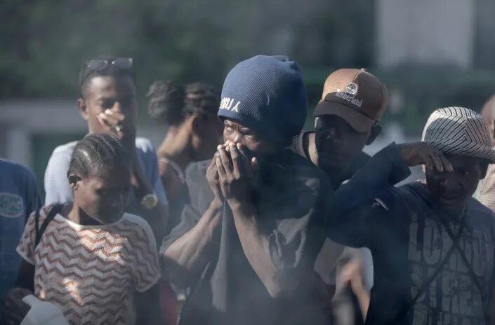 Haiti'de halkın öfkesi: Polisin elinden aldıkları 13 çete üyesini diri diri yaktılar