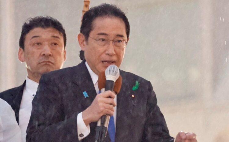Japonya Başbakanı Kişida'ya seçim turunda sis bombalı saldırı