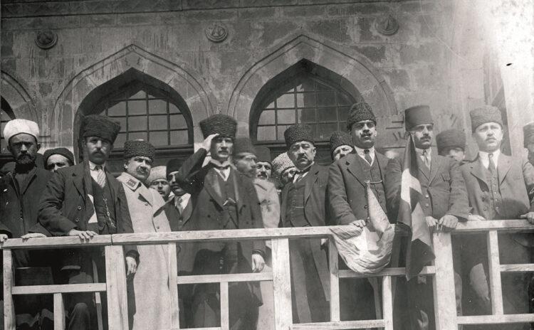 Muhalefet Anayasayı değiştirtiyor, Mustafa Kemal’in yetkisini kısıyor