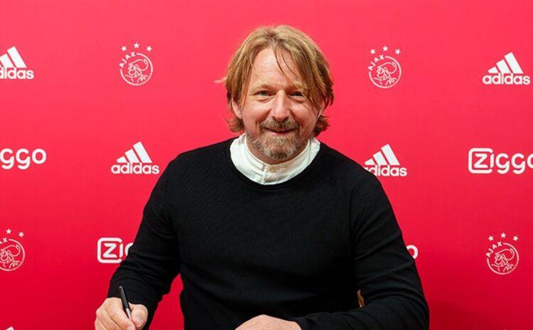 Ajax, Stuttugart'tan yönetici transfer etti