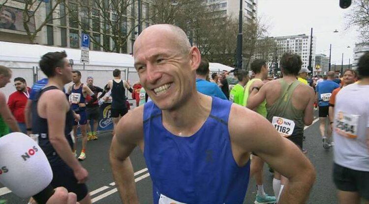 İstese hala oynar! Robben maratonu 3 saatin altında koştu…