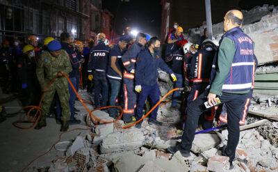 Malatya’da ağır hasarlı bina çöktü: Enkaz altında kalan 1 kişi öldü
