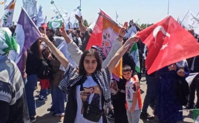 Yeşil Sol Parti mitingdeki Türk bayraklı vatandaşlar: Bayrağımı da seviyorum, partimi de