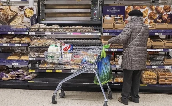 İngiltere Başbakanı da marketlere ‘Fiyatları sabitle’ diyecek