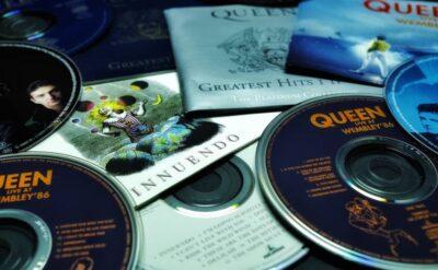 Queen müzikal haklarını 1.1 milyar dolara satışa çıkardı