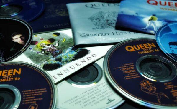 Queen müzikal haklarını 1.1 milyar dolara satışa çıkardı