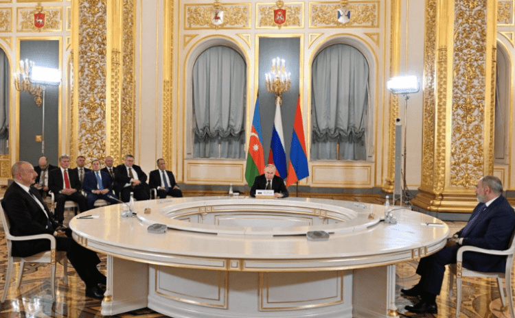 Putin, Aliyev ve Paşinyan'ın üçlü zirvesi 20 dakika sürdü