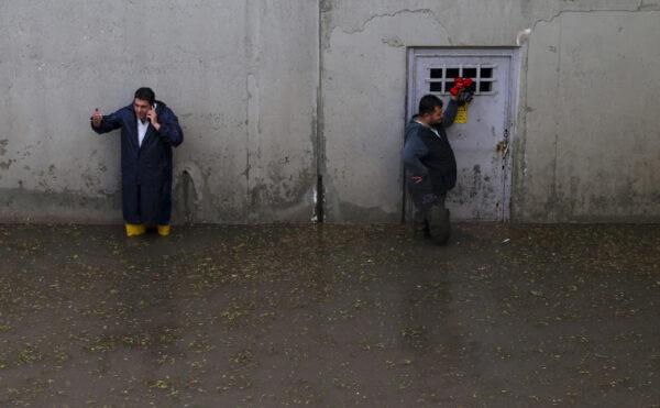 Türkiye’nin derdi yine sel: Sokaklar kapandı, alt geçitler göle döndü