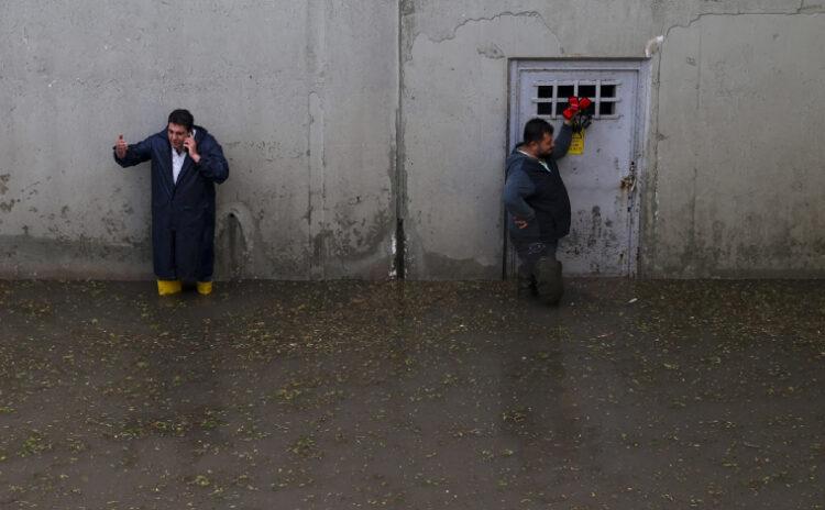 Türkiye'nin derdi yine sel: Sokaklar kapandı, alt geçitler göle döndü