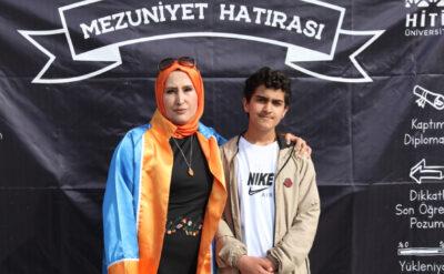 Bir mücadele örneği: Kanserle savaşırken girdiği üniversiteden birincilikle ayrıldı