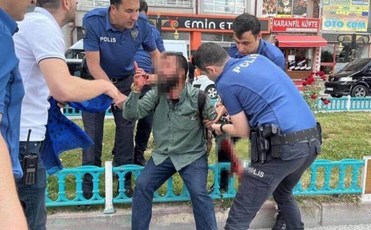 İki çocuğunu dilendiren baba, polise bıçak çekti, kendini yaraladı