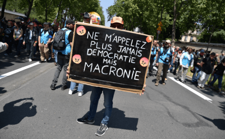 Fransa'da halk emeklilik reformuna karşı yine sokakta: Olimpiyat merkezini bastılar