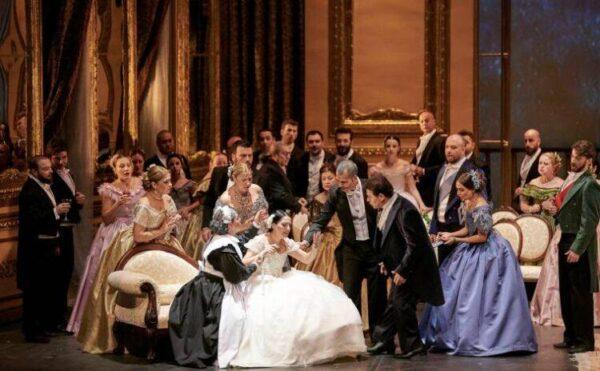 Opera İstanbul’u teslim alıyor