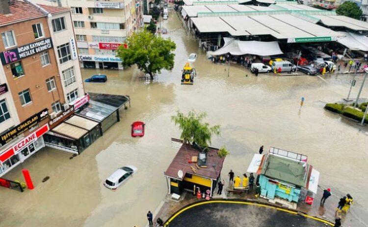 Ankara'da yollar göle döndü, su baskınları yaşandı