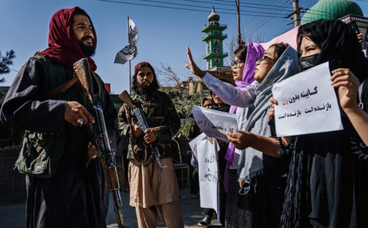 Taliban lideri Ahundzade: Afgan kadınlara 'daha rahat' bir hayat sunduk