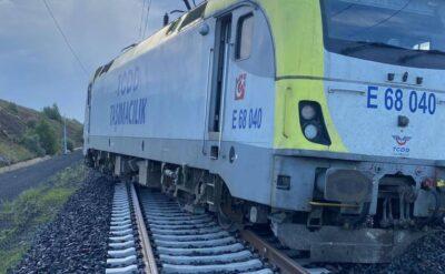 Heyelanın vurduğu YHT yolunda lokomotif raydan çıktı