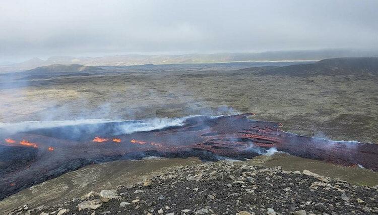 İki yılda üçüncü faaliyet: İzlanda'da yanardağ harekete geçti