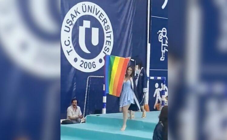 Mezuniyette açılan LGBTİ+ bayrağına üniversite yönetimi 'Paçavra ve provokasyon' diyerek işlem başlattı