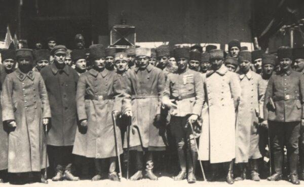 Büyük Taarruz öncesi orduda büyük kriz: 1. Ordu komutanı görevden alınıyor, yerine kimse bulunamıyor