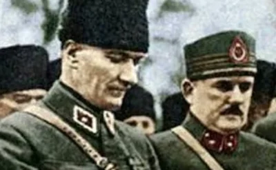 Kazım Karabekir’in Atatürk’ün huzurunda Abdülhamid’in ruhunu çağırıyor