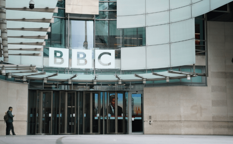 BBC'yi sarsan iddia: Tanındık sunucu, bir gence cinsel içerikli fotoğrafları için para verdi