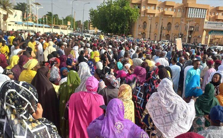 Nijer'de darbe girişimi, halk sokakta