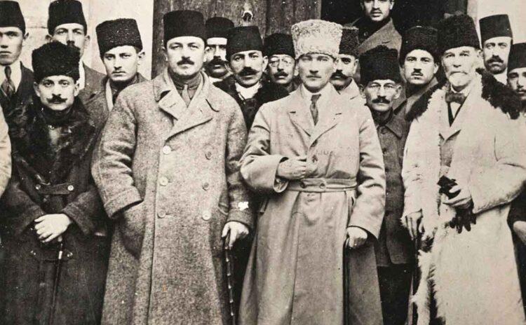 Mustafa Kemal, Halk Partisi’ni kuruyor ve ikinci Meclis için milletvekillerini tek tek kendisi seçiyor