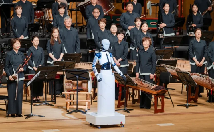 Robotlar ev süpürebilir, hesap yapabilir ve hatta orkestra bile yönetebilir