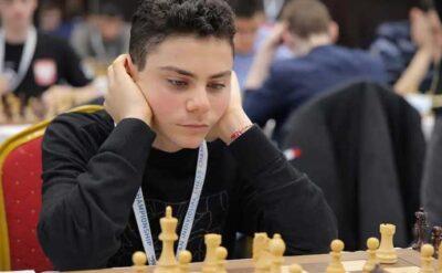 Bir yanda büyük usta, karşısında 15 yaşındaki Ediz…ve 28 hamlede mat