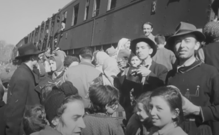 Bu videoyu ilk kez göreceksiniz: ABD askerleri binlerce Yahudi'yi Nazi treninden kurtarırken