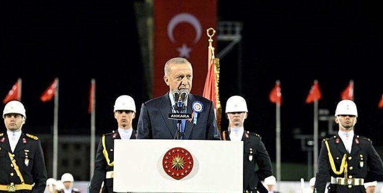 Erdoğan: Kaçak ve suça bulaşan göçmenleri sınır dışı ediyoruz