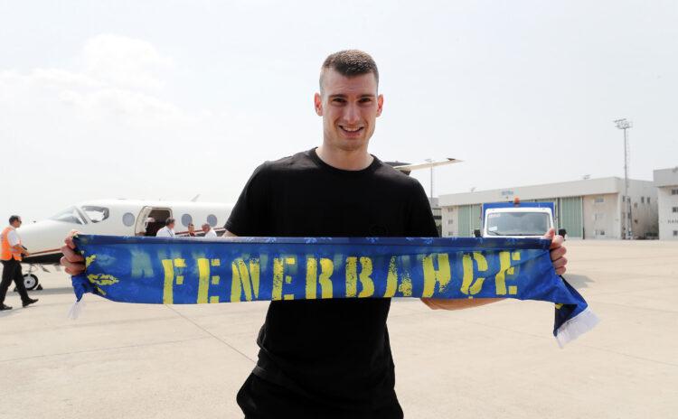 Yılan hikayesi mutlu sonla bitti: Dominik Livakovic Fenerbahçe'de