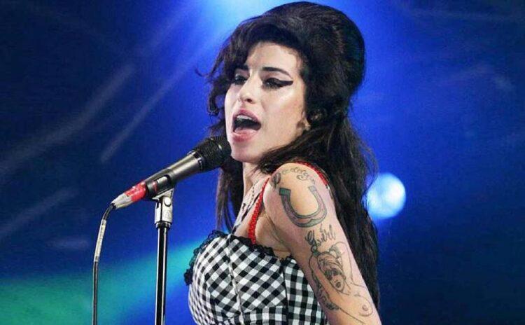 Amy Winehouse'un günlüğü açıldı: 'Ben sınıfın delisiyim; insanlarla dalga geçmekten hoşlanırım'