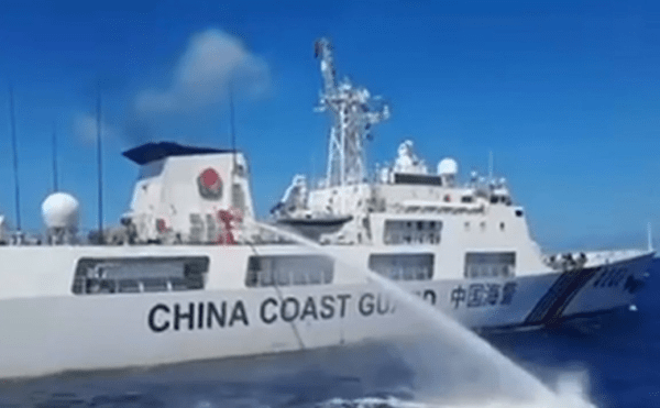 Pasifik’te gergin günler: Çin, Filipinler’e ait tekneye tazyikli su püskürttü, uluslararası tepki aldı başını gitti