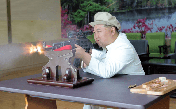 Kim Jong Un iş başında: Silah fabrikalarına kapasitelerini artırma emri verdi