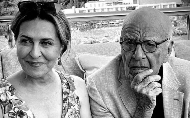 92 yaşındaki Murdoch gençlere taş çıkarıyor: Eski eşinin etkinliğinde yeni aşka yelken açtı