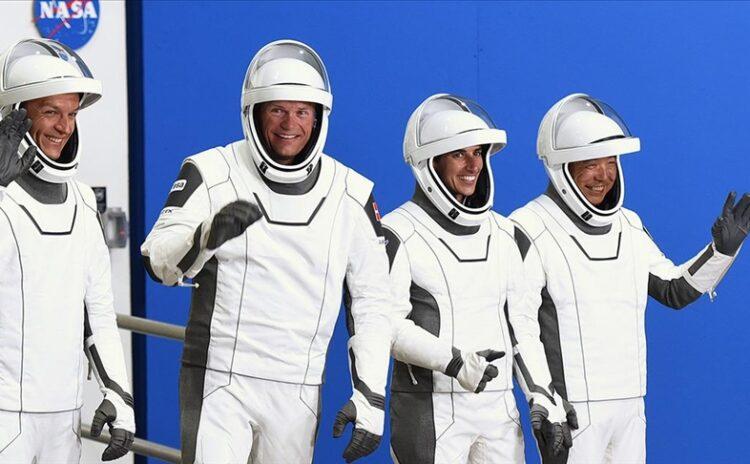SpaceX taşımacılık çalışıyor: Uzay İstasyonu'na 4 astronot gönderdiler