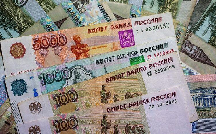 Savaş mağduru ruble: Dolara karşı tuş oldu