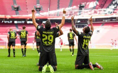 Feyenoord, yarım kalan maçta Ajax’a acımadı