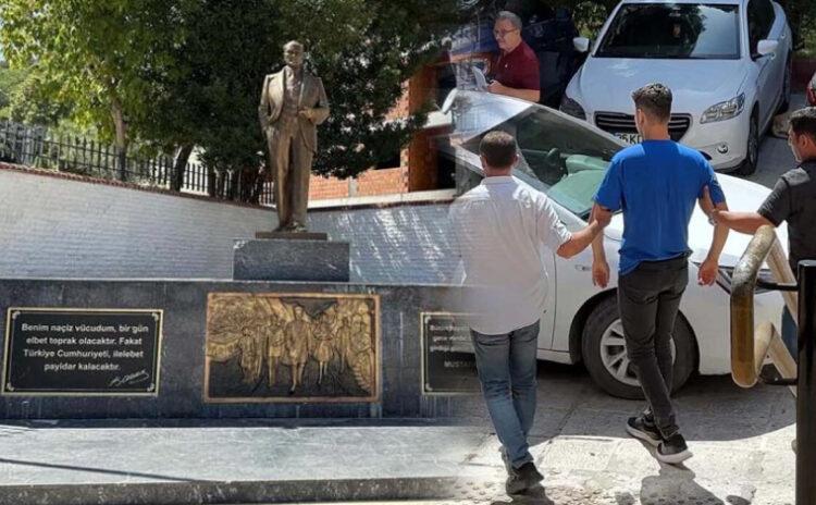 İzmir'in kurtuluş gününde Atatürk anıtı boyayla karalandı