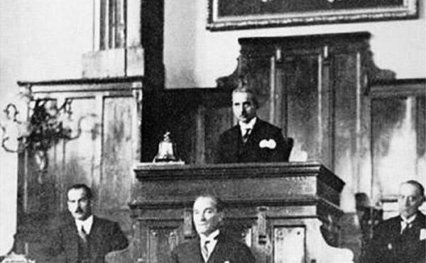 Atatürk’ün partisinde çatlak, CHP’den istifalar başlıyor