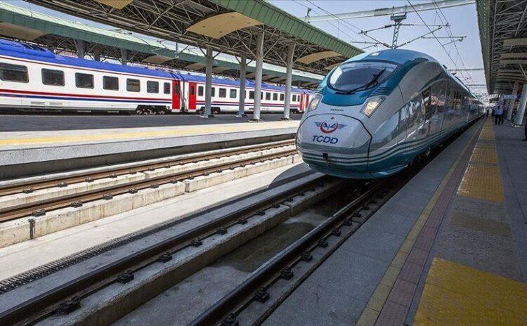 Ankara-İzmir arasını 3,5 saate indirecek hızlı tren hattı 2027'de açılacak