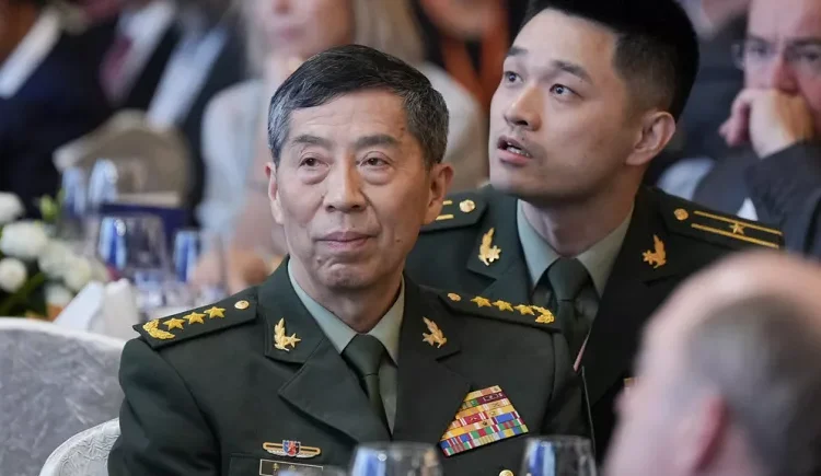 İki aydır kayıptı: Çin Savunma Bakanı görevden alındı