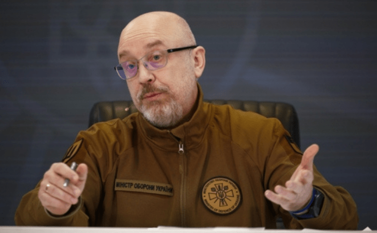 Kanlı boğuşma içinde savaş vurgunu: Ukrayna savunma bakanı azledildi