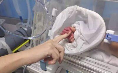 Bir annenin bebeğine ilk ve son kez dokunduğu an…