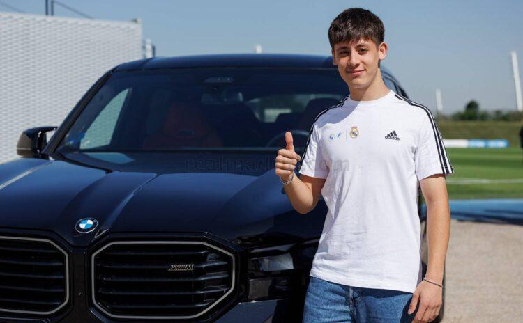 Real Madrid'den futbolcularına araba kıyağı: Arda da aldı