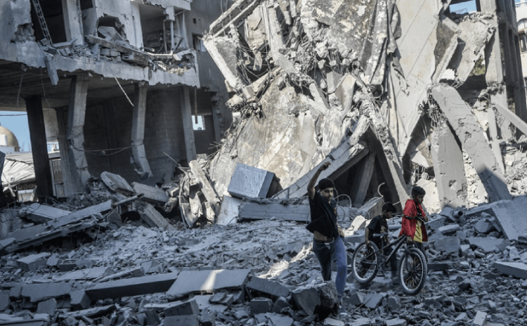 İsrail gece boyunca Gazze'yi vurdu, Batı Şeria'da gece baskını