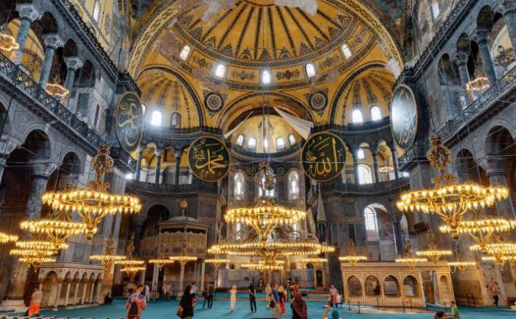 UNESCO tavsiyesiyle Ayasofya yabancıya biletli