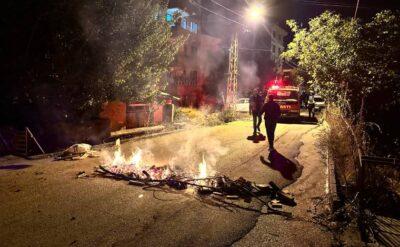 Elektrik kesintileriyle gelen cinnet: Sokağa barikat kurup ateşe verdi