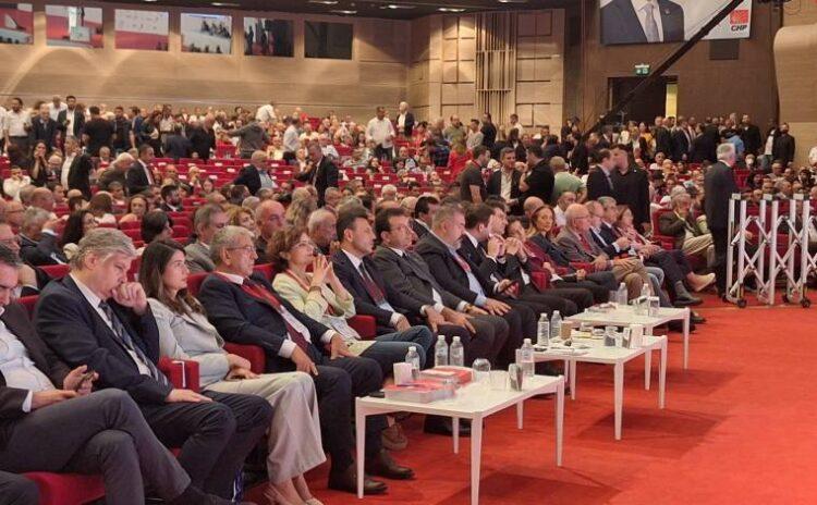CHP İstanbul'da kurultay gibi il kongresi yaptı, İmamoğlu'nun adayı kazandı